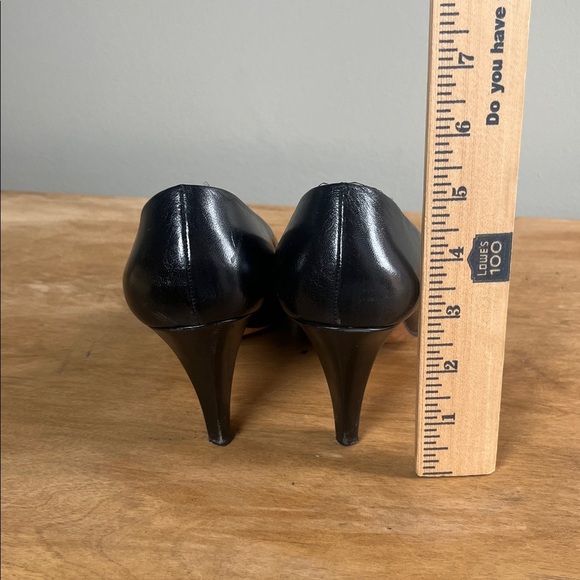 Vintage Anne Klein black leather heels 7.5 medium - Picture 5 of 7